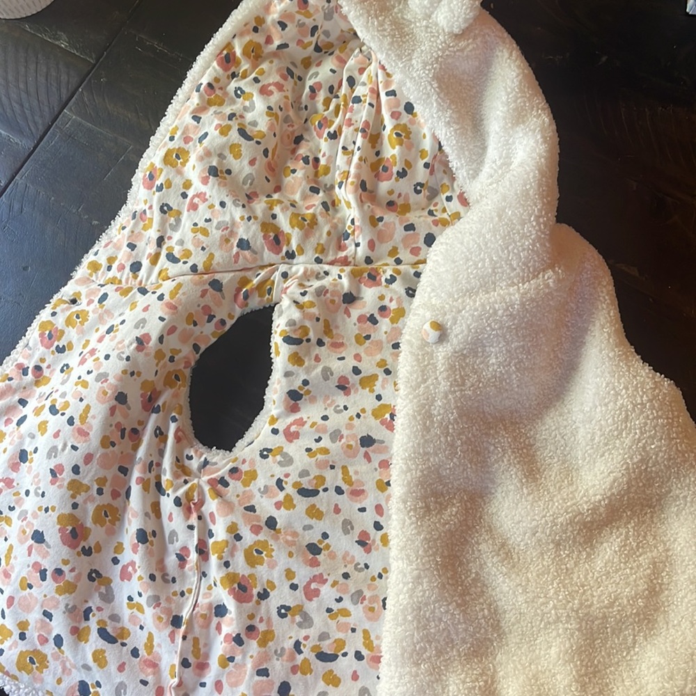 Fuzzy vest with matching long sleeve shirt - Picture 3 of 7